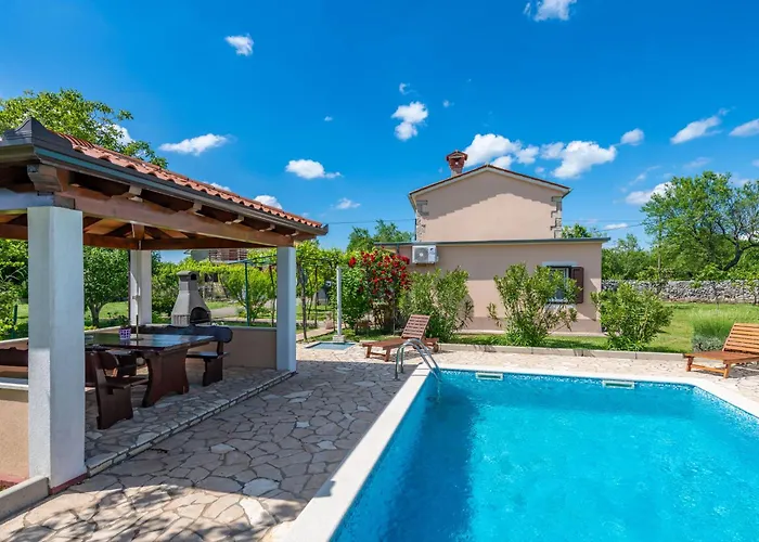 Ana, A Tranquil Pool Close To The Casa vacanze *