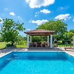 Ana, A Tranquil Pool Close To The Holiday home *