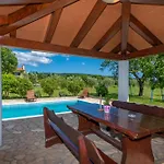 Ana, A Tranquil Pool Close To The Holiday home